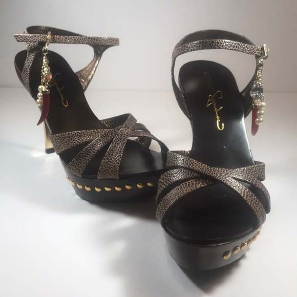 Report Signature - Picture 3 of 12